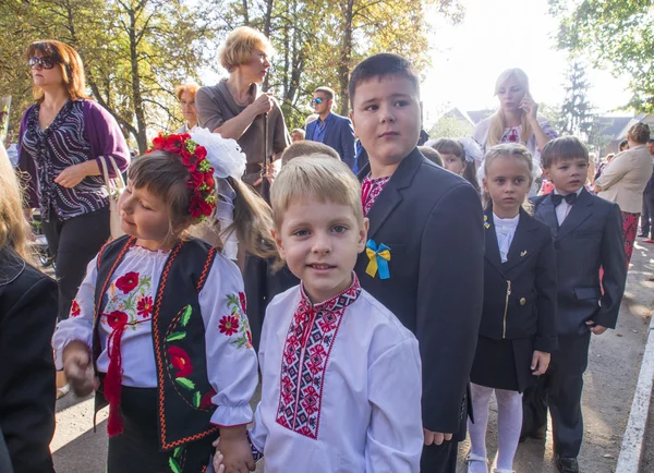 Дітей мігрантів ходити до школи — стокове фото