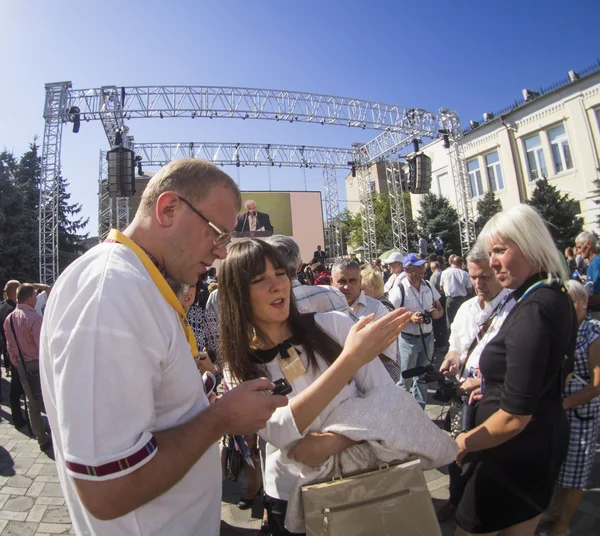 Yulia Tymoshenko's party  collecting signatures — Stock Photo, Image