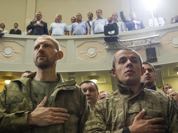 Battle commanders perform the national anthem of Ukraine — Stock Photo, Image