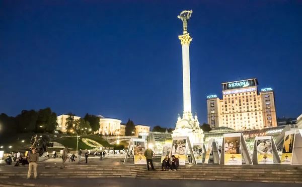 Plaza de la Independencia por la noche — Foto de Stock