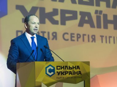 Sergey tigipko kongre delegeleri için konuşuyor