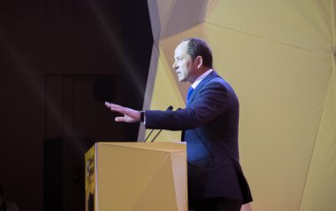 Sergey tigipko kongre delegeleri için konuşuyor