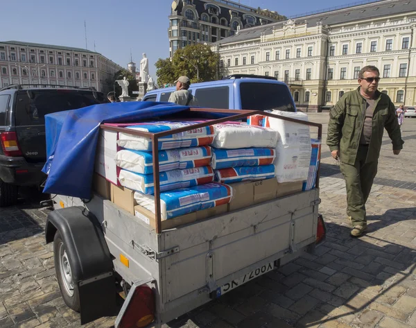 Pomoc humanitarna dla żołnierzy antyterrorystyczną operację — Zdjęcie stockowe