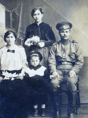 Rusya İmparatorluğu asker üniformalı aile ile
