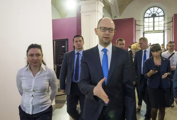 Arseniy Yatsenyuk in sidelines of congress — Stock Photo, Image