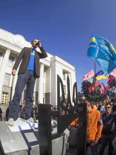 Activist Yegor Sobolev near Verkhovna Rada — Stock Photo, Image