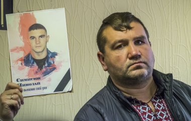 meydan portre ölen işçinin yanında temsilcisi