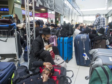 Hasidim are leaving Ukraine clipart