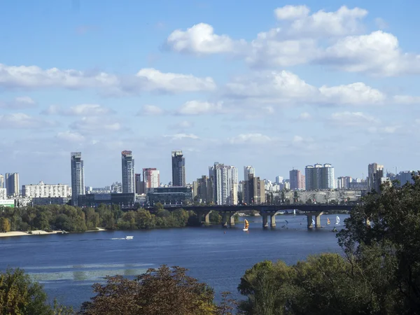 Gebied rusanivka and paton-brug — Stockfoto