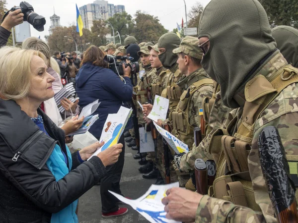 Fahrion sends soldiers children's drawings — Stock Photo, Image