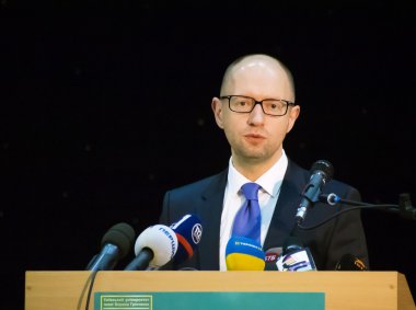 Başbakan yatsenyuk.
