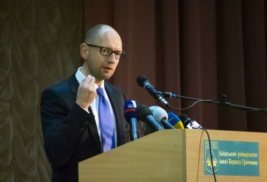 Başbakan yatsenyuk.
