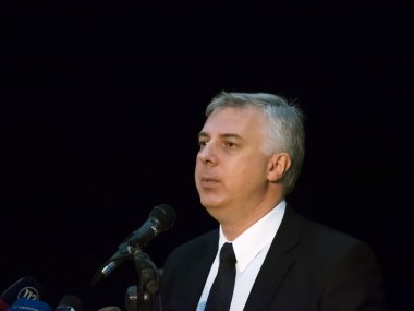 Eğitim Bakanı Sergei çıkın.
