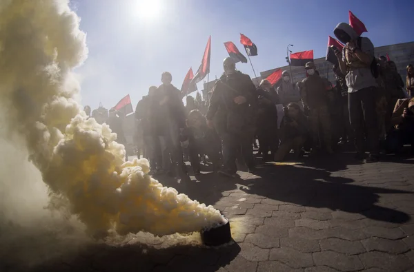 "Right sector" lit smoke bomb at CEC — Stock Photo, Image