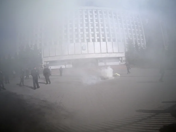 "Prawy sektor "świeci dym bomba na CEC — Zdjęcie stockowe