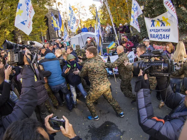 Hassle activists and police — Stock Photo, Image