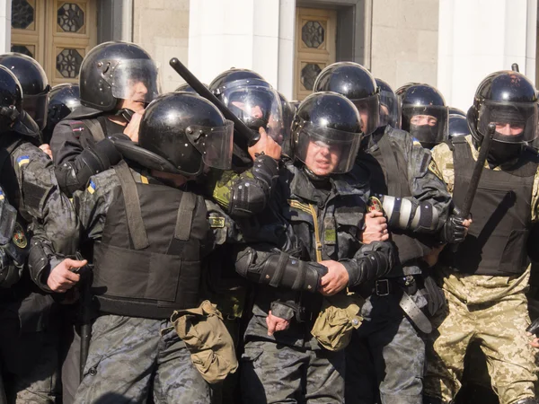Zaburzenia w pobliżu Rady Najwyższej Ukrainy — Zdjęcie stockowe
