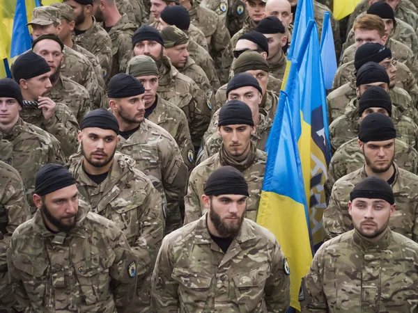 Soldaten van Azov vrijwilliger bataljon — Stockfoto