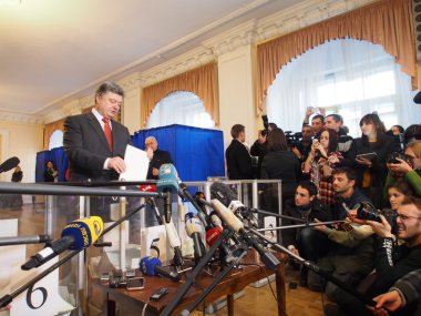 Ukrayna Poroshenko başkanı.