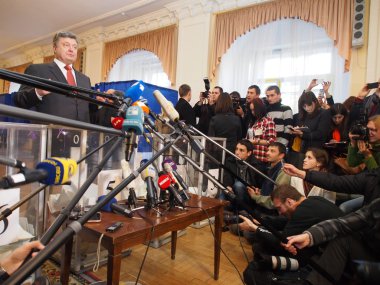 Ukrayna Poroshenko başkanı.
