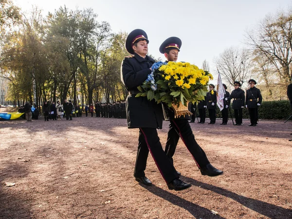 Cadetes e crianças em idade escolar em Babi Yar — Fotografia de Stock