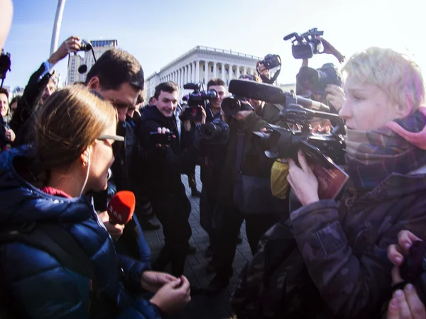 La polizia ha liberato il giornalista — Foto Stock