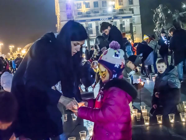 Residents of Kiev lit trident — Stock Photo, Image