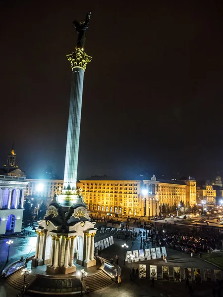 Residents of Kiev lit trident — Stock Photo, Image