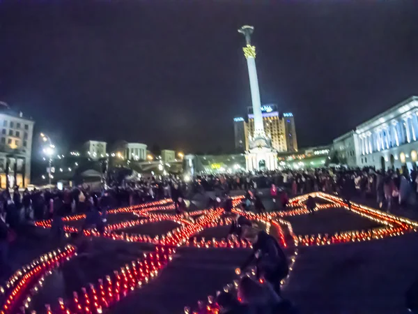 Mieszkańców Kijowa zapalił trójząb — Zdjęcie stockowe