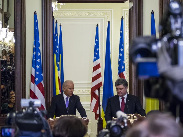 Joseph Biden ve Petro Poroshenko — Stok fotoğraf