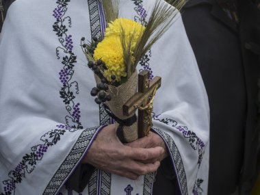 Man holding bouquet clipart