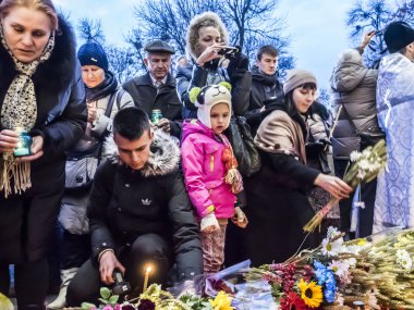 Ukraynalılar lambalar yatıyordu ve Çiçek demetleri