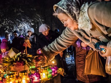 Lambalar Memorial yakınındaki insanlar koymak