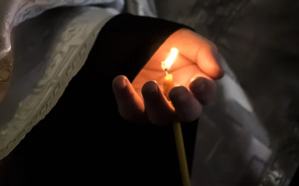 Priest closes candle — Stock Photo, Image