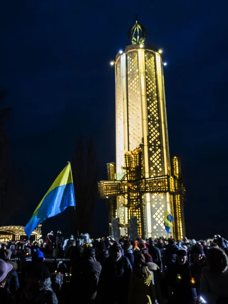 People staying near Memorial of Holodomor — Stock Photo, Image