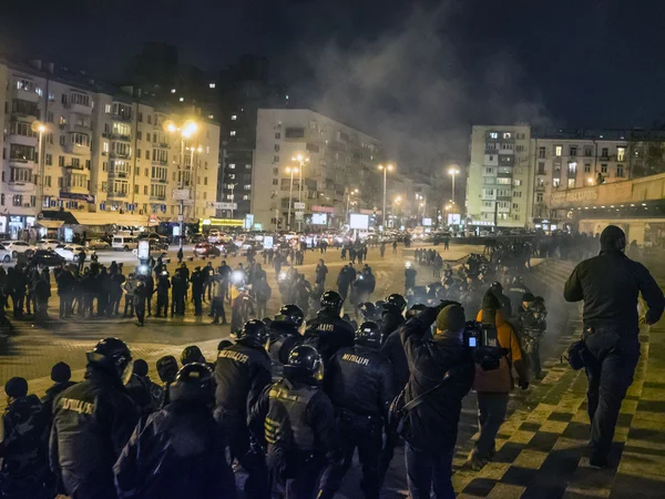 De ventilators van de voetbal van botsingen met de politie — Stockfoto