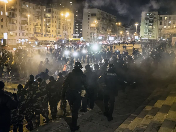 警察との衝突のサッカーファン — ストック写真