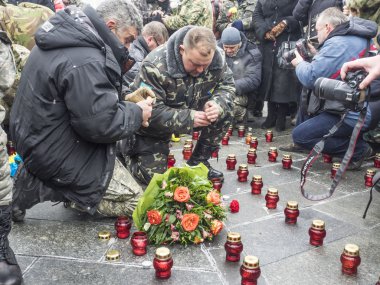 Kiev sakinleri tabur Kiev 12 karşılama