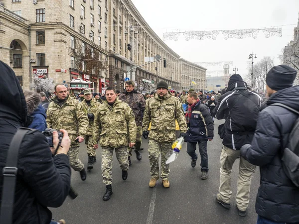 Kiev residents welcoming  battalion Kyiv 12 — Stock Photo, Image