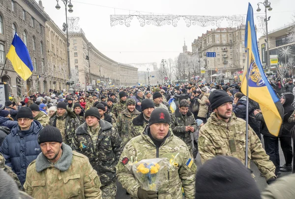 Kiev residents welcoming  battalion Kyiv 12 — Stock Photo, Image