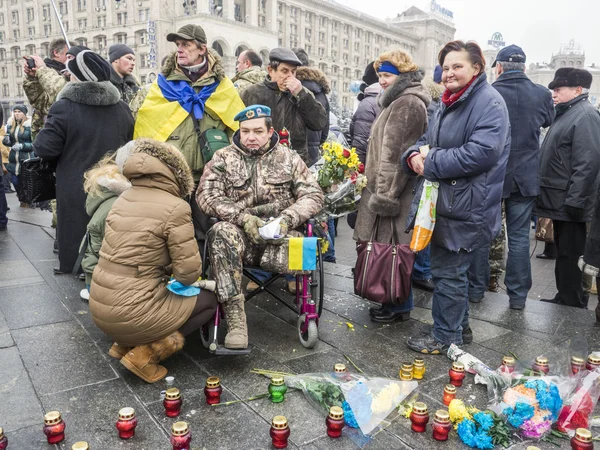 Kiev bewoners verwelkomen bataljon Kiev 12 — Stockfoto