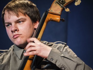 Müzisyen Artem Kamenkov