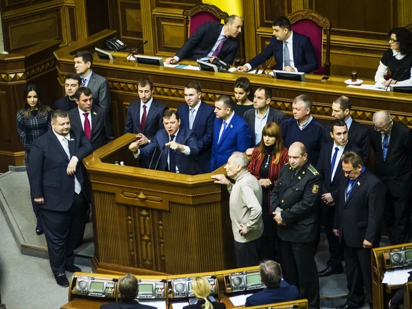 Ukrainische Radikale blockierten Werchowna rada — Stockfoto