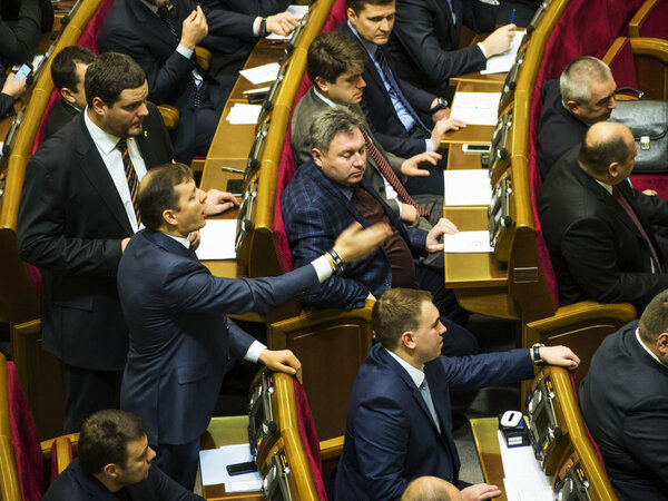 Ukrainian radicals blocked  Verkhovna Rada