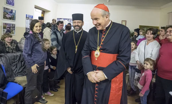 Enviado papal reuniu-se com refugiados ucranianos — Fotografia de Stock