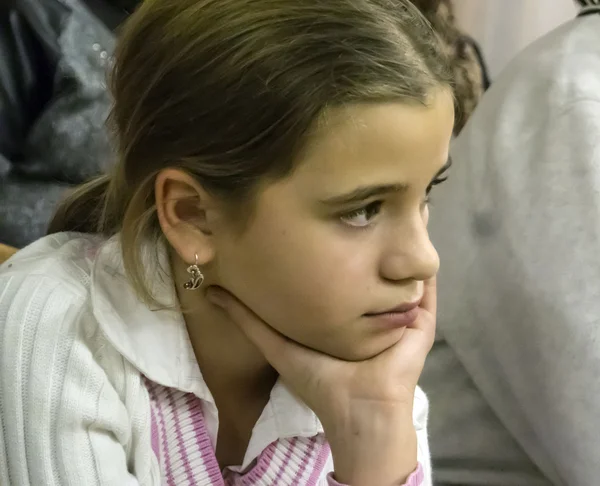 Oekraïense meisje tijdens bijeenkomst met pauselijke gezant — Stockfoto