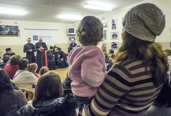 Enviado papal se reunió con refugiados ucranianos — Foto de Stock