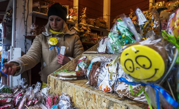 Weihnachtsgebäck im Geschäft auf der Kirmes — Stockfoto