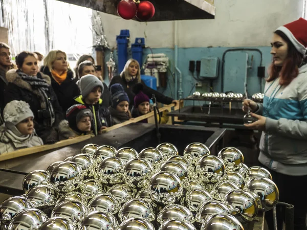 Klavdievskaya fabriek van Kerst ornamenten — Stockfoto