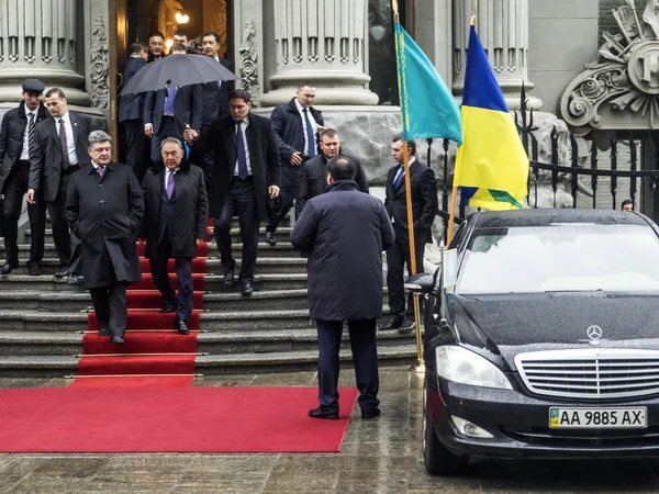 Poroshenko ve çalışma ziyareti sırasında Nazarbayev — Stok fotoğraf